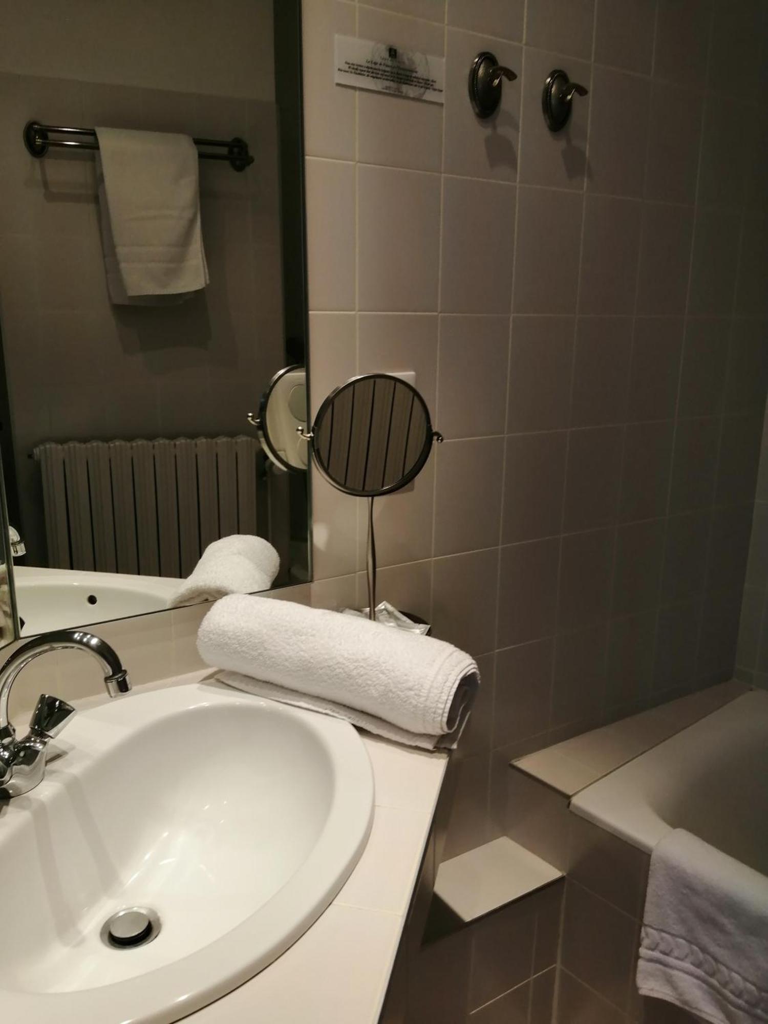 Hotel Les Fleurs Pontaubert Εξωτερικό φωτογραφία