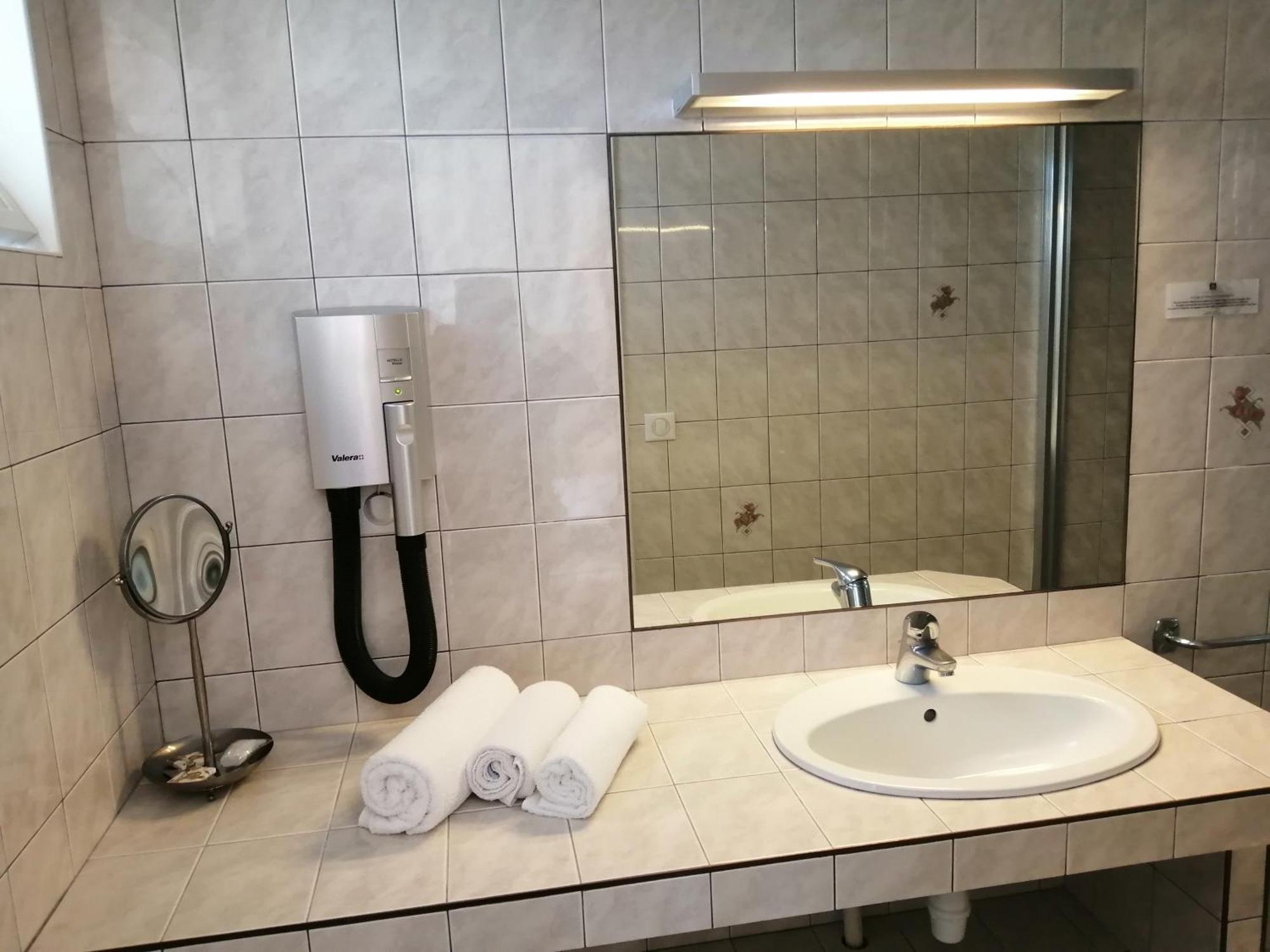 Hotel Les Fleurs Pontaubert Εξωτερικό φωτογραφία