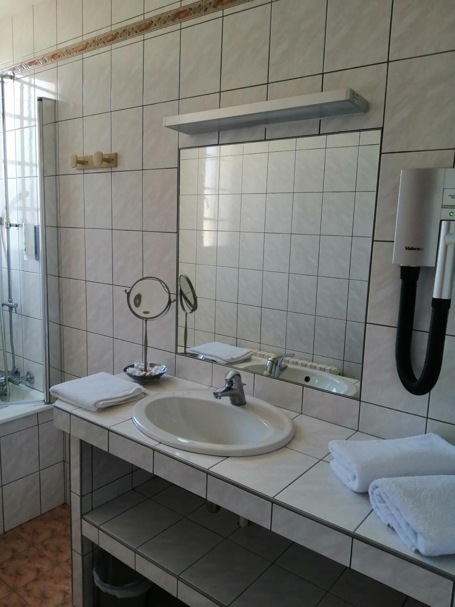 Hotel Les Fleurs Pontaubert Εξωτερικό φωτογραφία